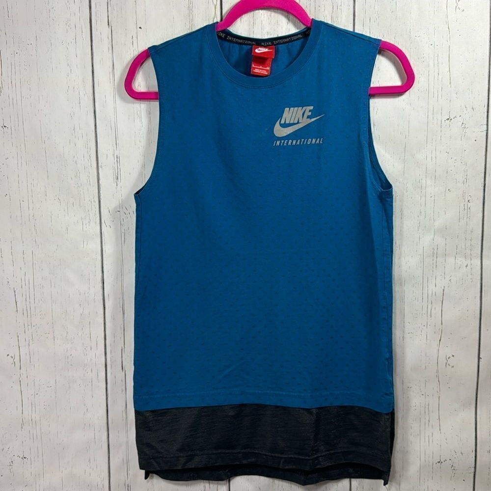 Nike International Double Layer Womens Sleeveless Running Athletic Muscle Tee